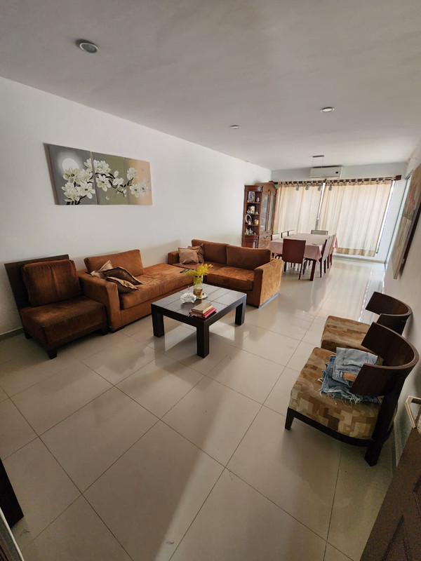 Amplia Casa en Alquiler de 7 Dormitorios